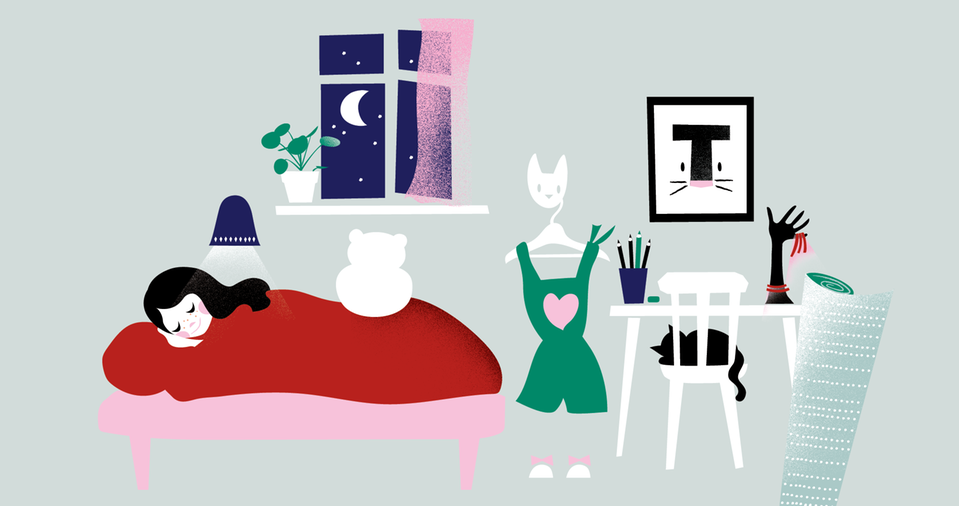 Illustration med ett barn som sover i sin säng, månen lyser in genom fönstret, en katt sover på en stol vid ett bord.